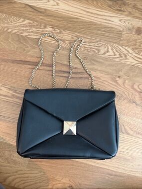 Urban Expressions Black Shoulder Bag with Gold Chain